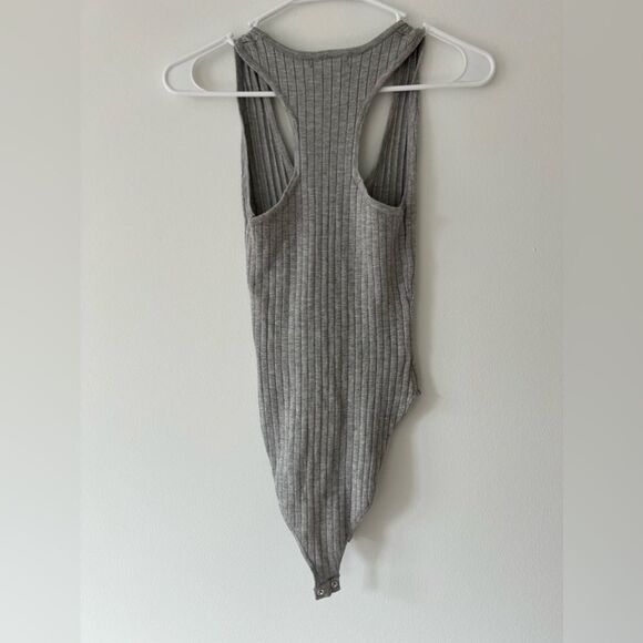 NWT Forever 21 Gray Ribbed Knit Scoop Neck Racer Back Bodysuit - Picture 3 of 3